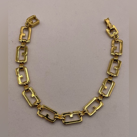 Vintage Signed Givenchy Gold Tone Logo G's Chain Link Statement Bracelet - Picture 3 of 11